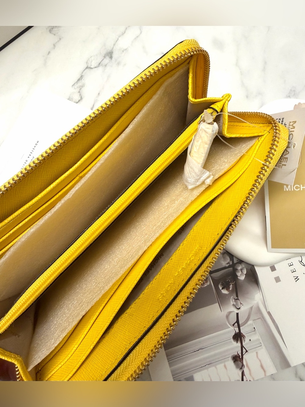 Michael Kors Yellow Saffiano Zip continental Wallet with Gold Logo - Picture 4 of 6